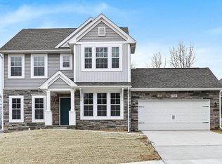 724 Plumtree Ln, Fenton, MI 48430