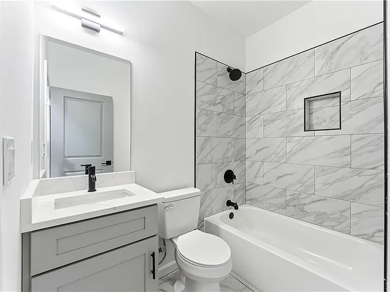 1386 Elizabeth Ave SW — Photo 16