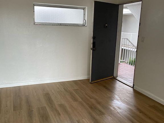 Entrance & Family Rm