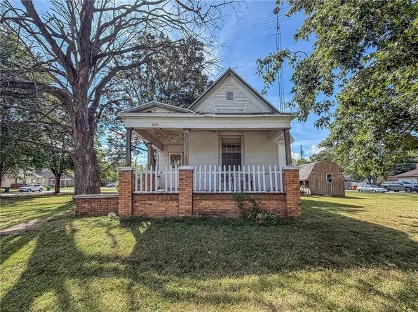 2105 Dewitt Ave, Mattoon, IL 61938
