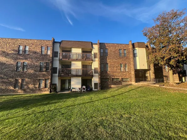 2263 Country Club Dr APT 12, Woodridge, IL 60517