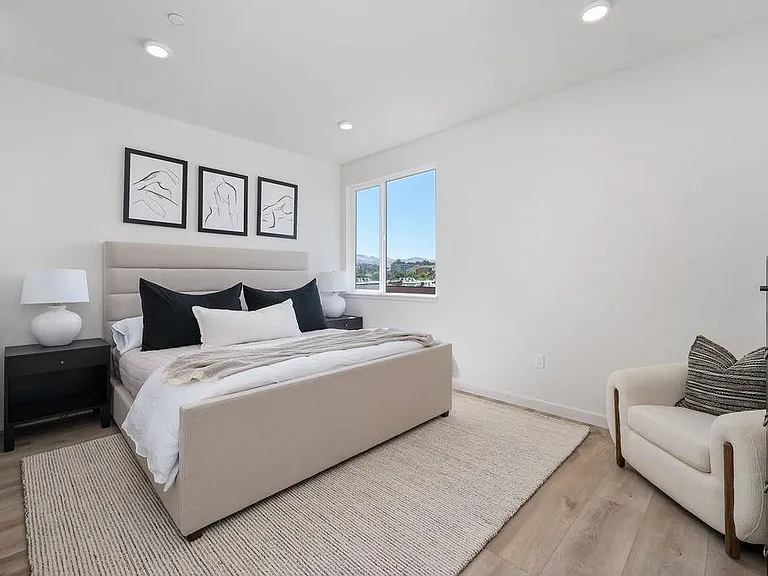 2475 Victoria Ave #305 — Photo 14
