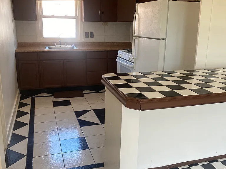 4527 Mead St #2 — Photo 3