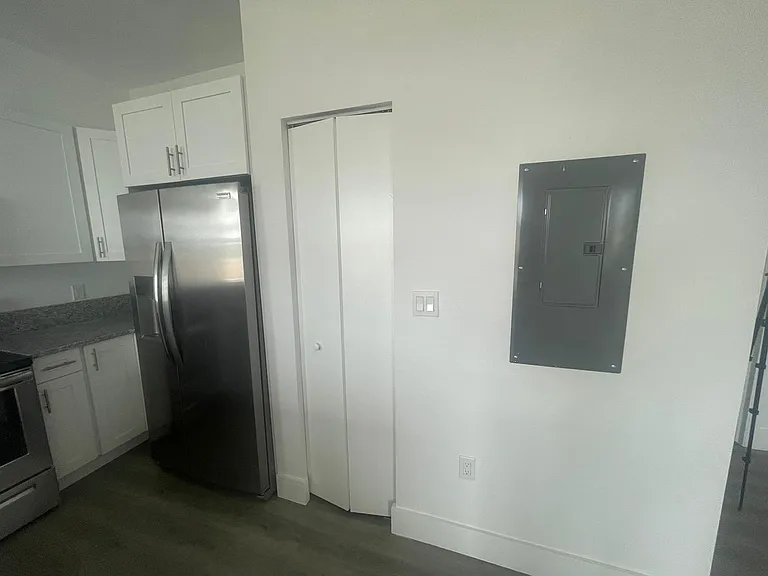 275 SW 4th St #220 — Photo 24