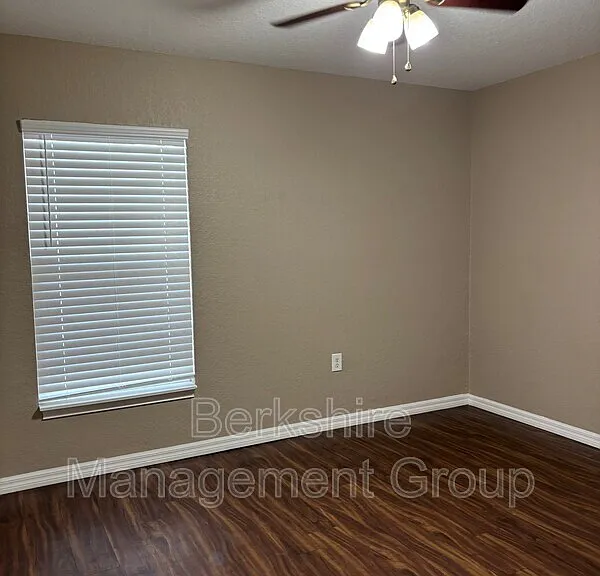 2405 Avenue C SW #A — Photo 7