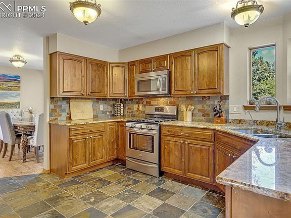 5th image of 2601 Vista Glen Ct