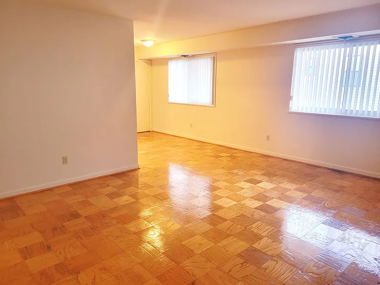 Columbia Courts Apartments — Photo 2