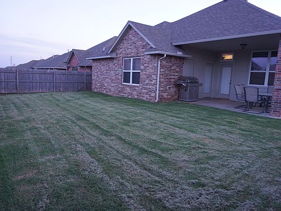 4th image of 7704 Twin Oaks Dr