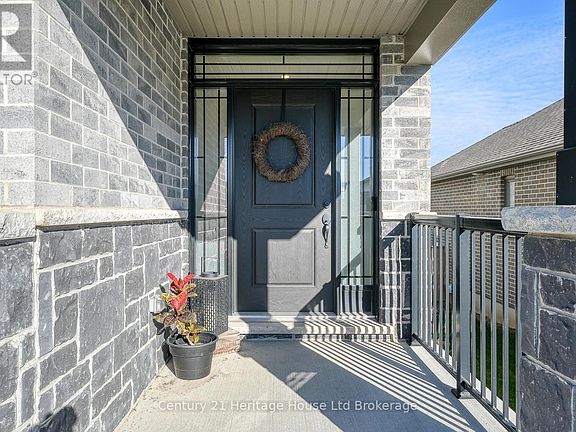 4th image of 35 Peggy Ave