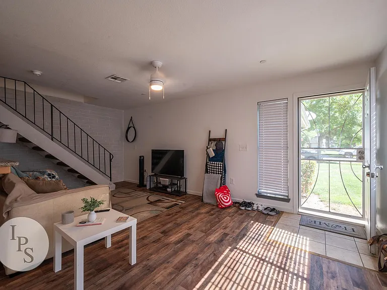 2767 W Fairmont Ave #101 — Photo 3