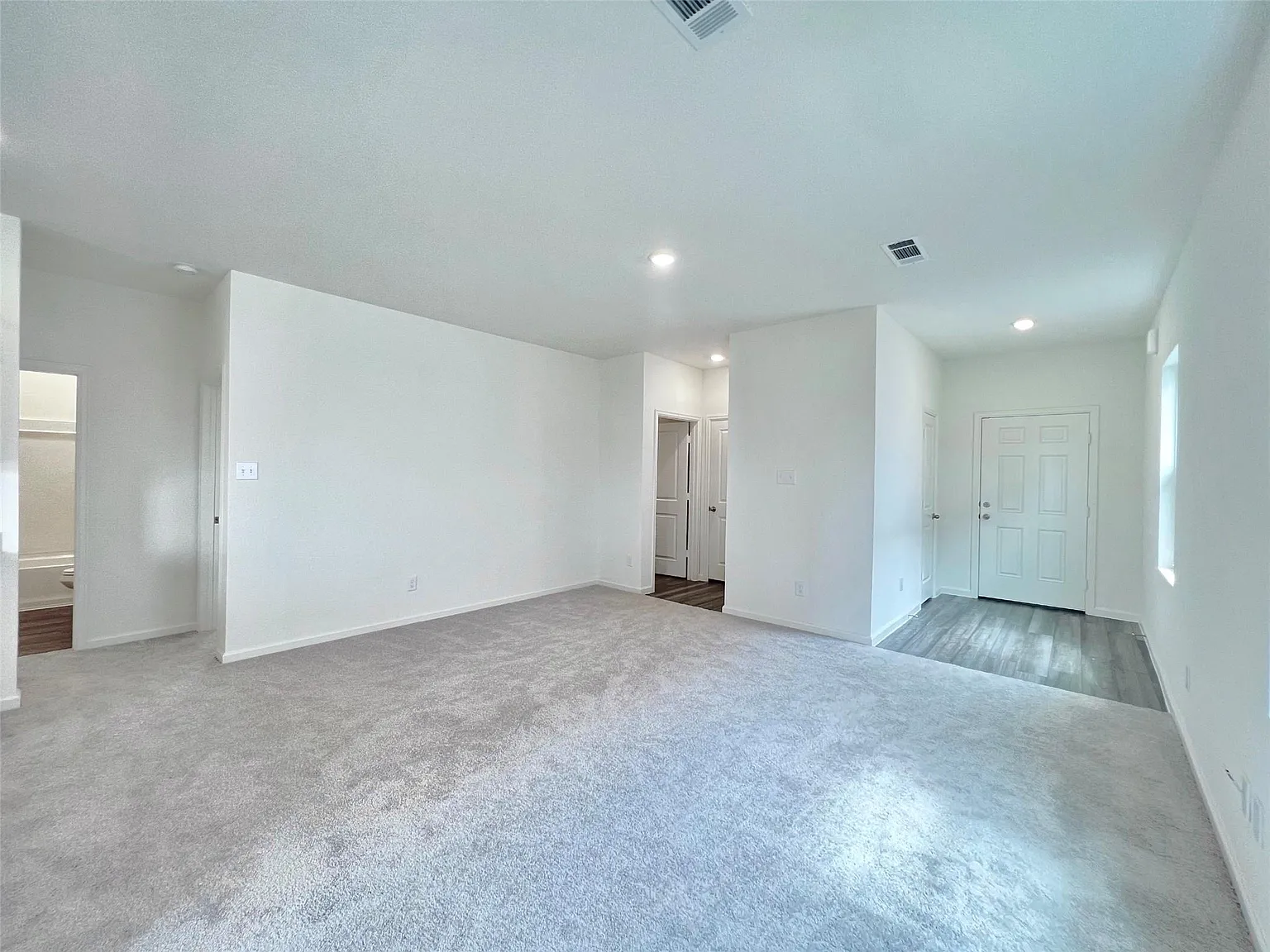 3 bed, 2.0 bath, 1368 sqft, $1,750 — Photo 4