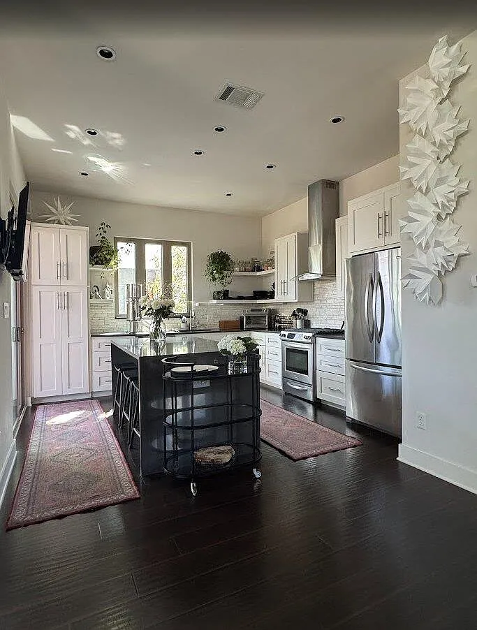 2 bed, 2.5 bath, 1715 sqft, $3,200 — Photo 3