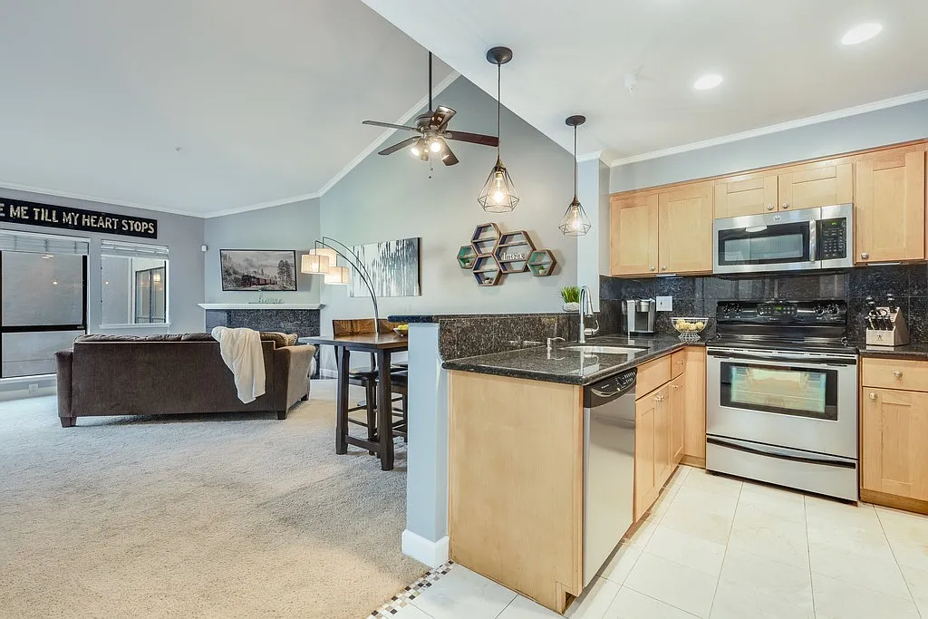 1 bed, 693 sqft, $2,600 — Photo 1