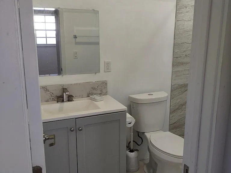 11610 SW 179th Ter — Photo 5