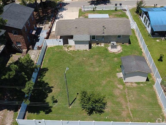 4th image of 613 Dunlop Street Ext