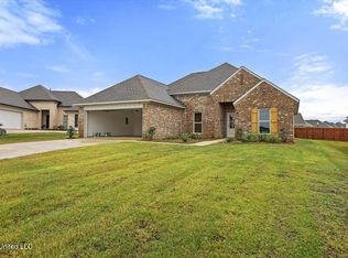 125 Southern Oak Way, Canton, MS 39046