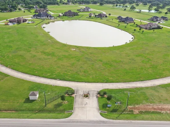 104 Legends Way, El Campo, TX 77437