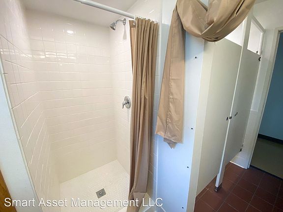 3rd image of 5252 S Packard Ave #2