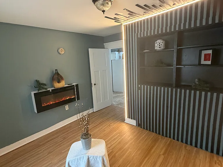 211 W 29th St #3 — Photo 5