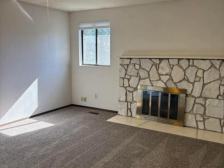 750 N Locust St — Photo 10
