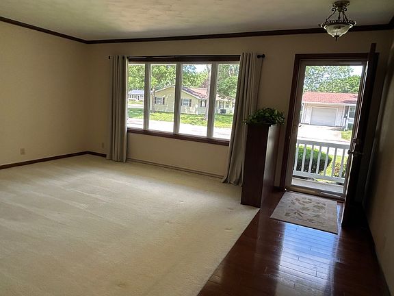 4th image of 323 Orchard Ln