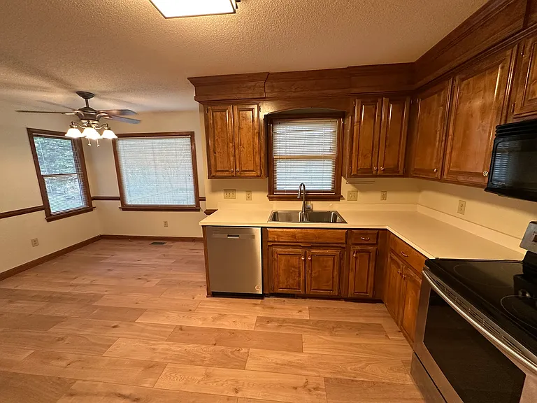 609 Whitland Rd — Photo 8