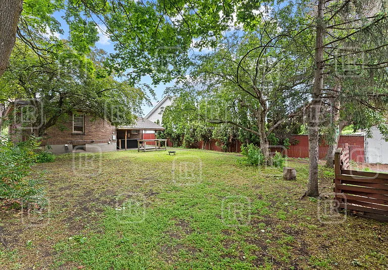 808 E Mission Ave — Photo 40