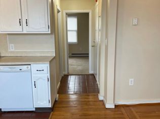 33 Chelsea St #1B, Boston, MA 02128