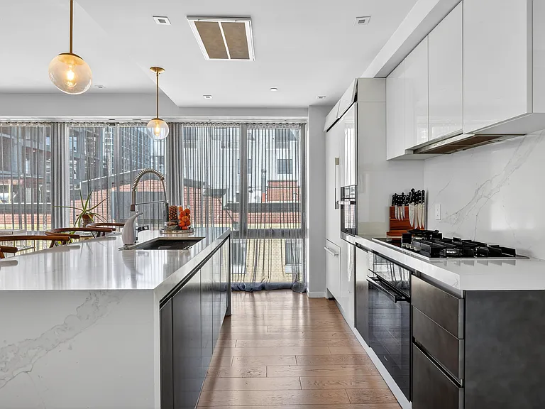 24-12 42nd Rd #Penthouse 8A — Photo 8