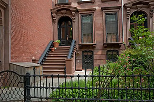 Sold by Warren Lewis Realty | media 14