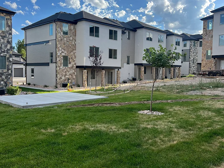 153 W Autumn Ln — Photo 34