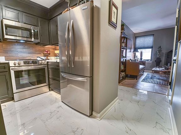 2nd image of 109 N Main St APT 601