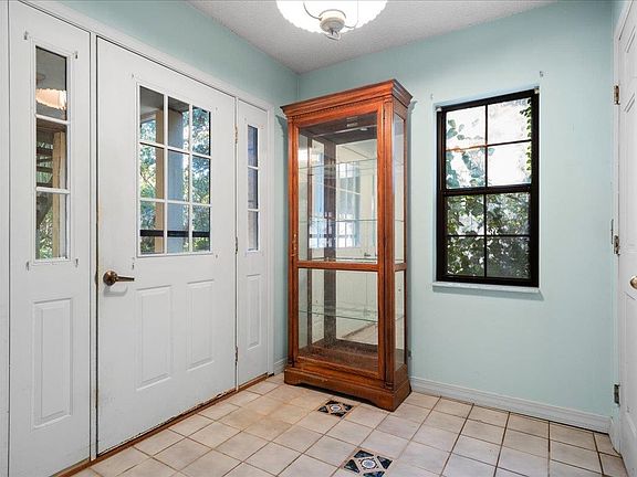 4th image of 3136 Country Creek Ln