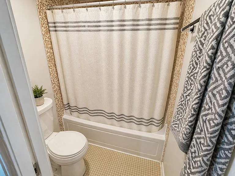 Varsity Management - 515 Walnut — Photo 25