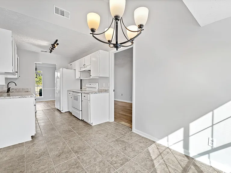 104 Forestay Ct — Photo 3
