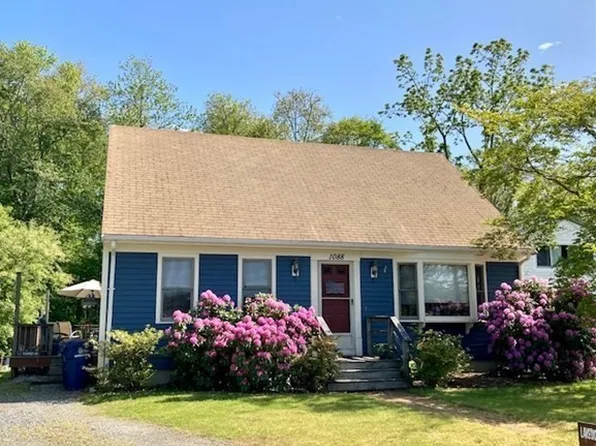 1088 Tobey St, New Bedford, MA 02745