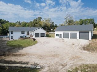 25493 Kansas Ave, Tonganoxie, KS 66086