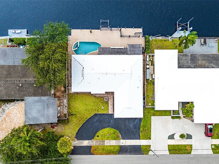 2832 NW 10th Ave — Photo 36