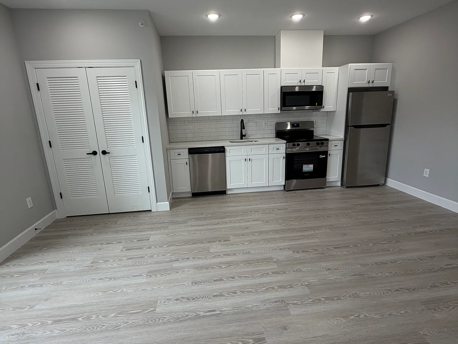 1 bed, $1,672 — Photo 3