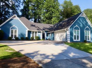 752 Stone Breeze Ln, Stone Mountain, GA 30087