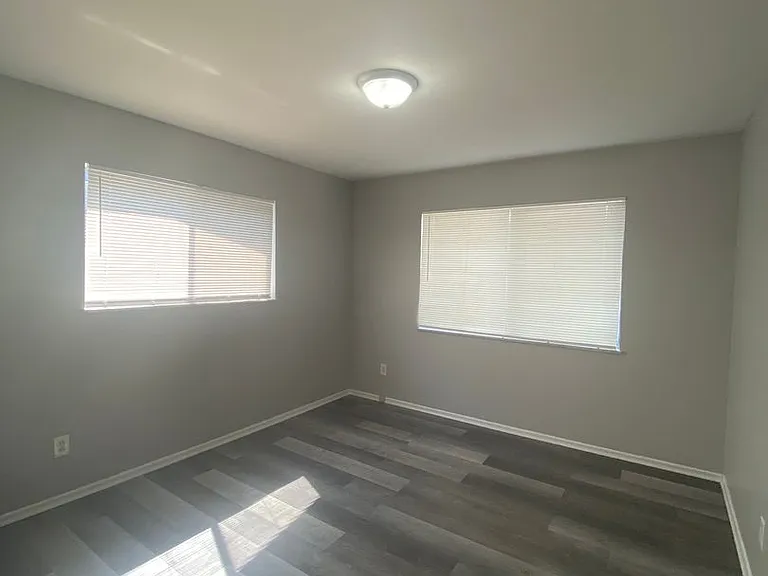 Northbrook Apartments — Photo 31