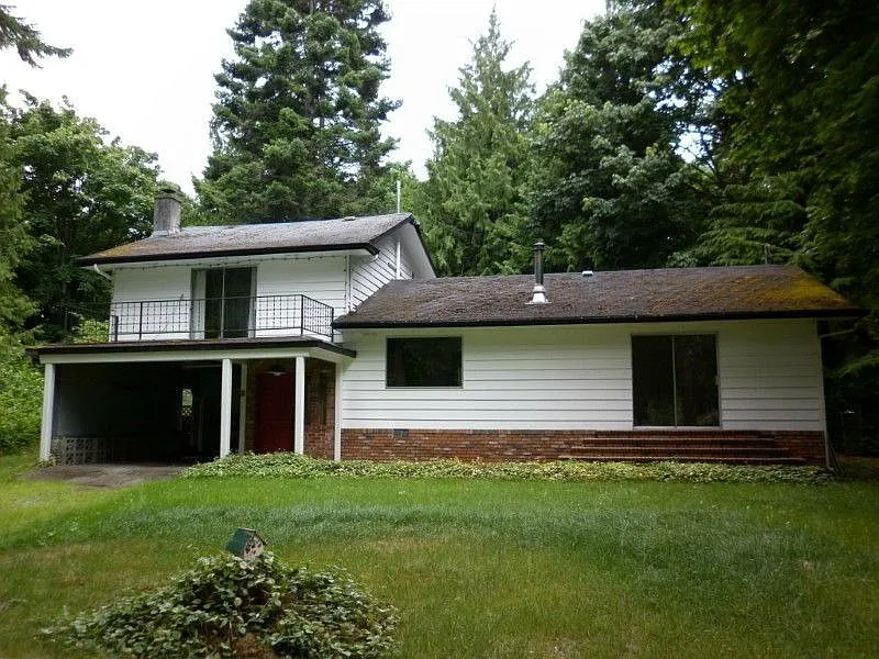 1424 Churchill Dr photo 1