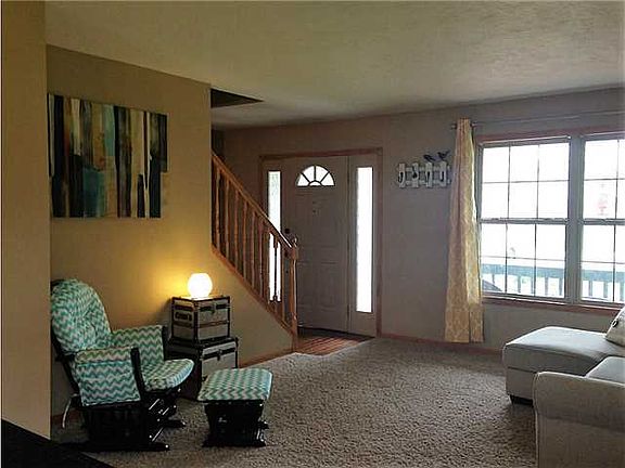 3rd image of 1439 Riverbend Dr
