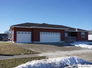1139 Limestone Dr, Mason City, IA 50401