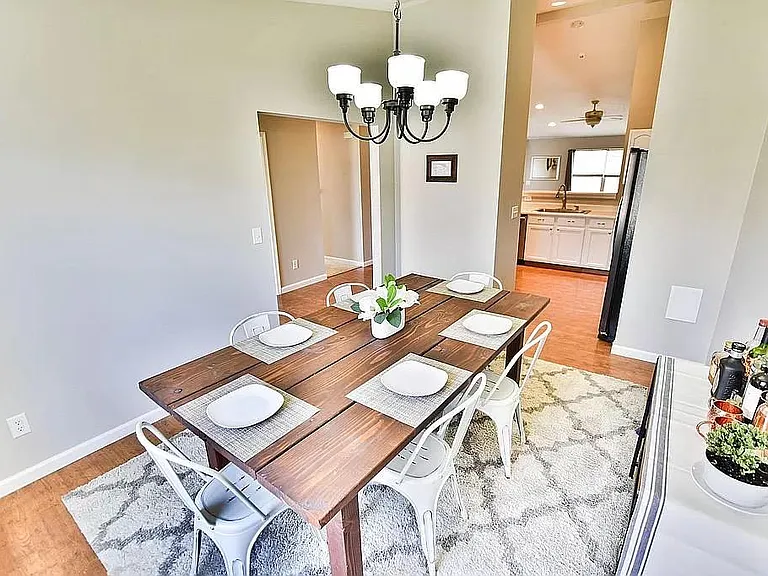 1029 Dahlgren Ln — Photo 3