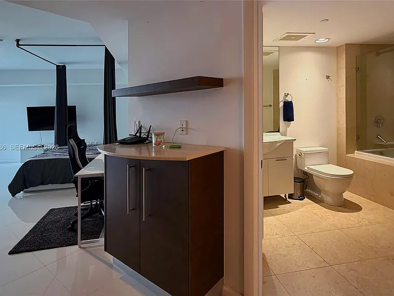 475 Brickell Ave #5008 — Photo 2