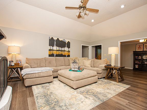 3rd image of 701 Cedarwood Dr