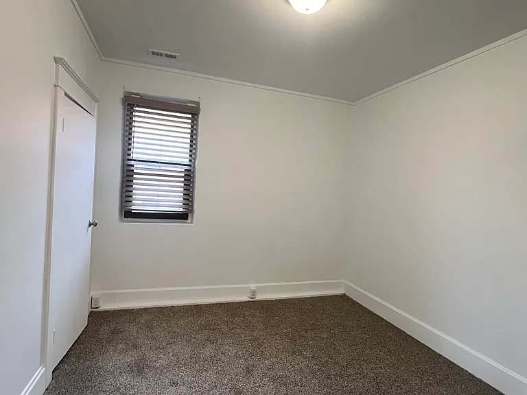 915 1/2 W Broadway Ave #1 — Photo 4