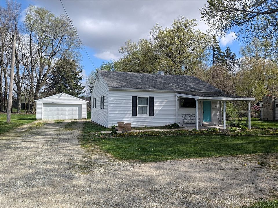 1st image of 1042 Willow Rd