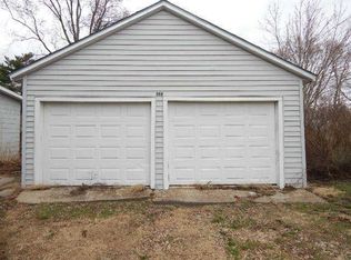 308 W Weldon St, Roberts, IL 60962